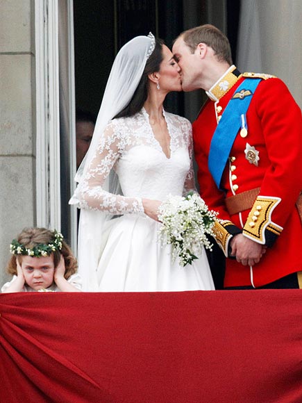 royal-wedding-kiss