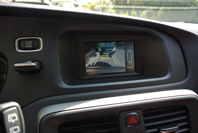volvo-v40-parking