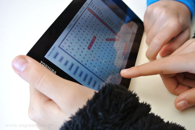 Παίζοντας Word Search Game